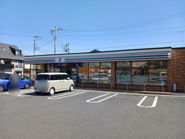 コンビニ　セブンイレブン（コンビニ）まで800m