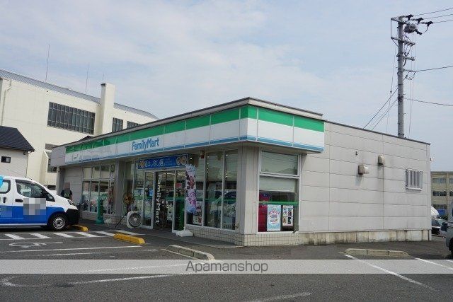コンビニ　ファミリーマートさん（コンビニ）まで1000m