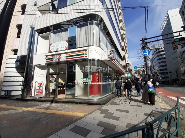 コンビニ　セブンイレブン新宿二丁目新宿通り店（コンビニ）まで50m