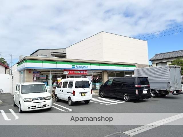 コンビニ　ファミリーマート（コンビニ）まで670m