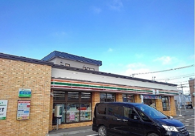 コンビニ　セブンイレブン（コンビニ）まで400m