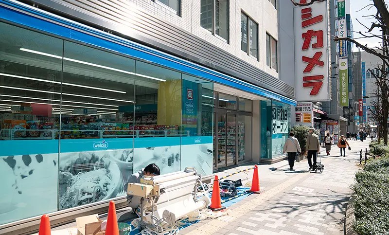 ドラックストア　ウエルシア 八王子駅北口店（ドラッグストア）まで400m