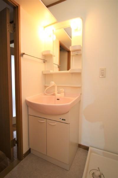 洗面設備　シャワー付き洗面台