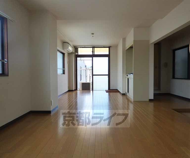 居室・リビング　広い洋室です。