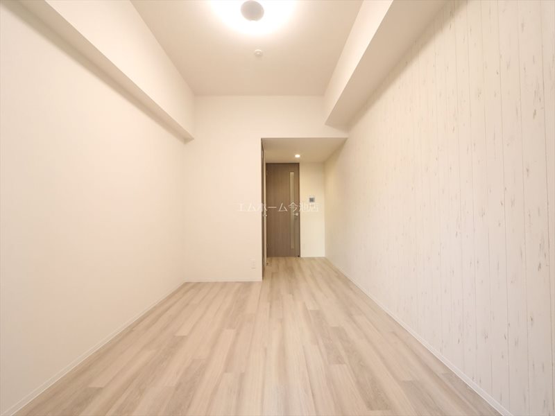 その他　洋室9.3帖　エアコン付　バルコニーに面しています