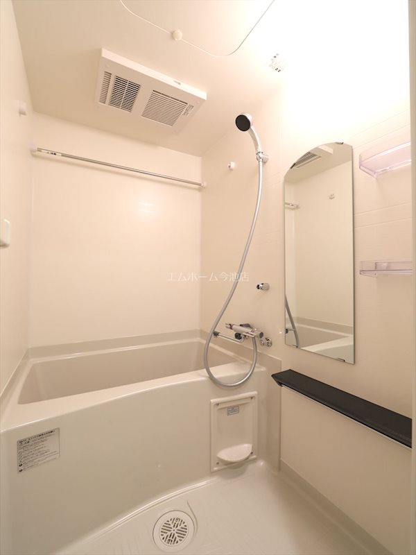 バス・シャワールーム　浴室暖房乾燥機能付バス