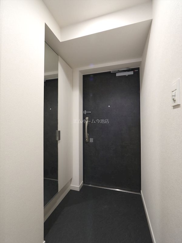 玄関　玄関　シューズボックス充実しています