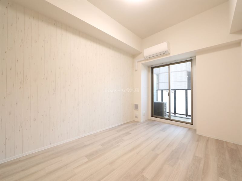 バルコニー　洋室9.3帖　エアコン付　バルコニーに面しています