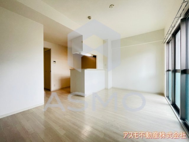 居室・リビング　同マンション別部屋参考写真