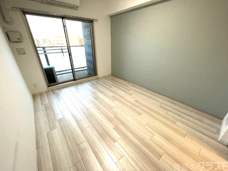 居室・リビング　窓からの光がいい感じです。