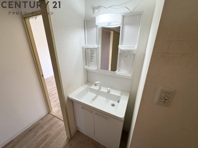 洗面設備　独立洗面台付きです！