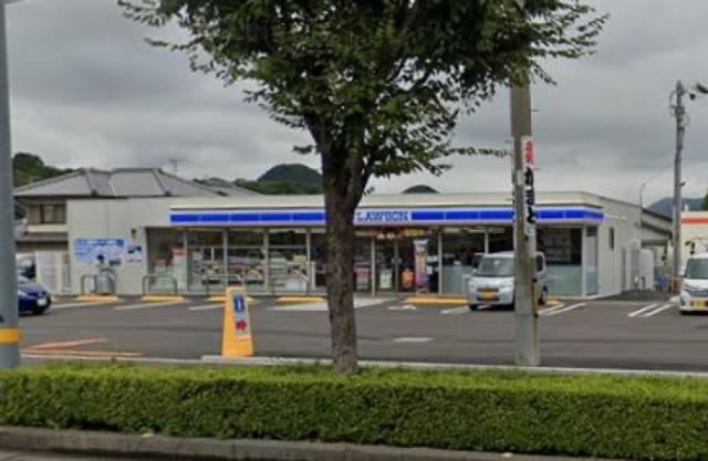 コンビニ　ローソン高松檀紙町八幡店（コンビニ）まで413m