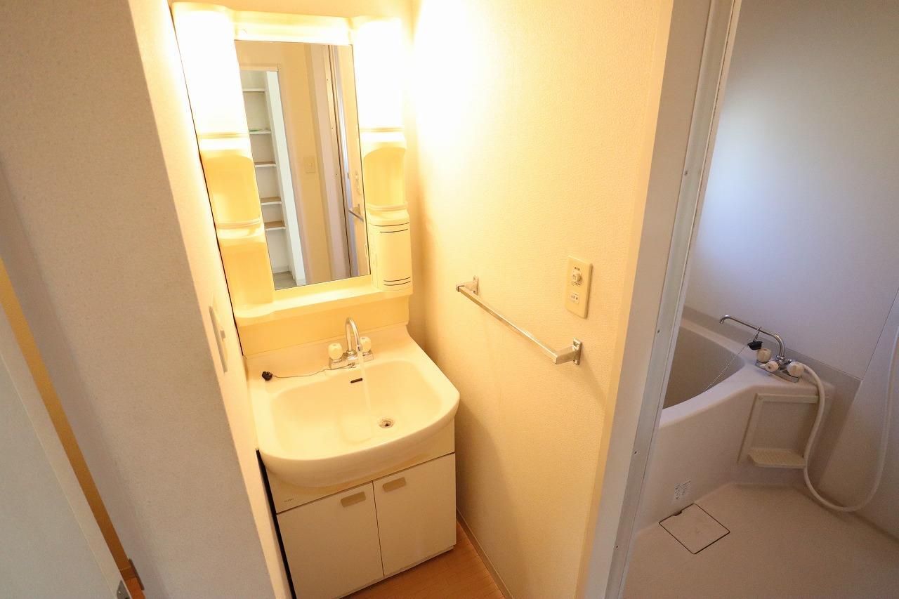 洗面設備　退去予定の為、他のお部屋の写真を使用しております。