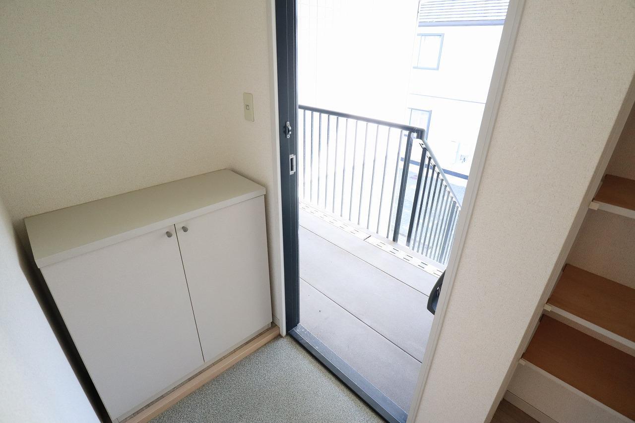 玄関　退去予定の為、他のお部屋の写真を使用しております。