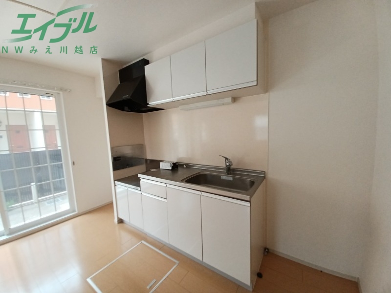 キッチン　同物件別室反転タイプ