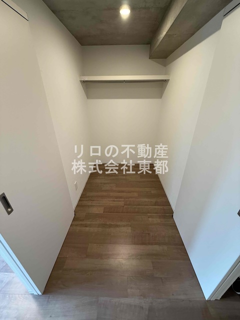 収納　歩いて通り抜けができるウォークスルークロゼットあります♪