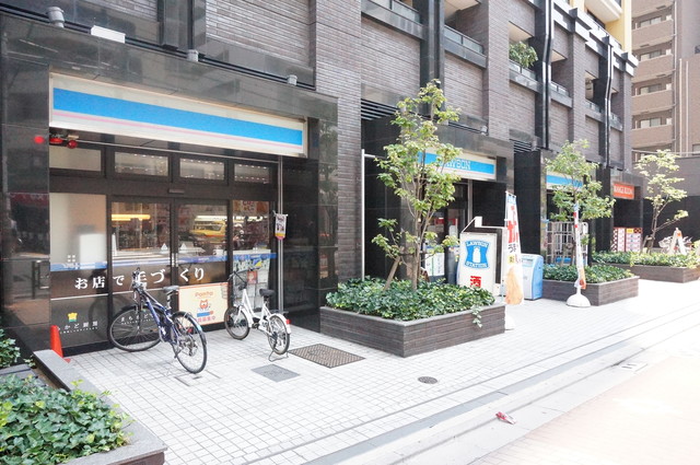 コンビニ　ローソン小石川1丁目店（コンビニ）まで558m