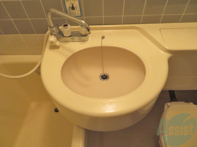 洗面設備　ここで手や顔を洗ったりできますよ～。便利ですね。