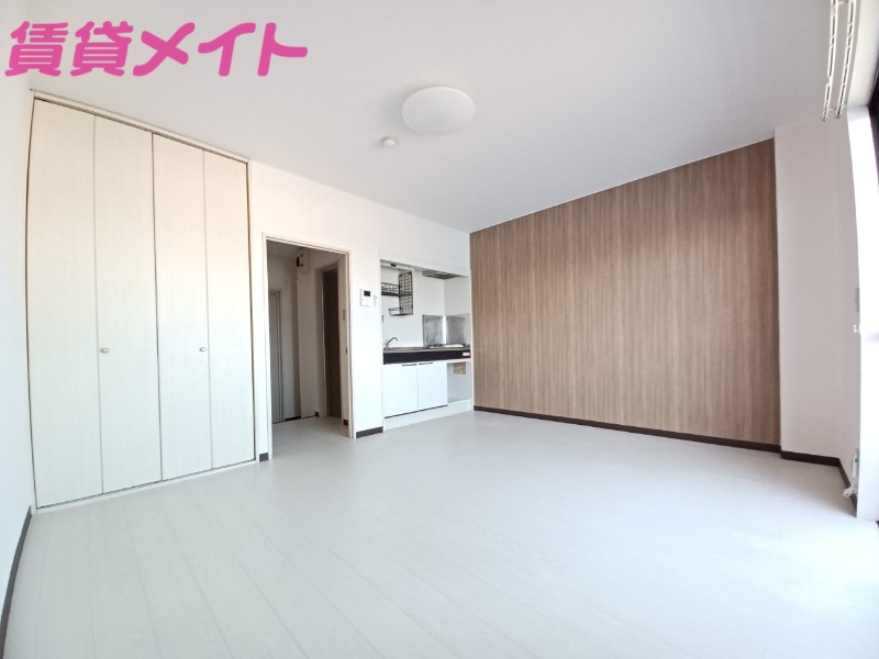 居室・リビング　同物件別室写真