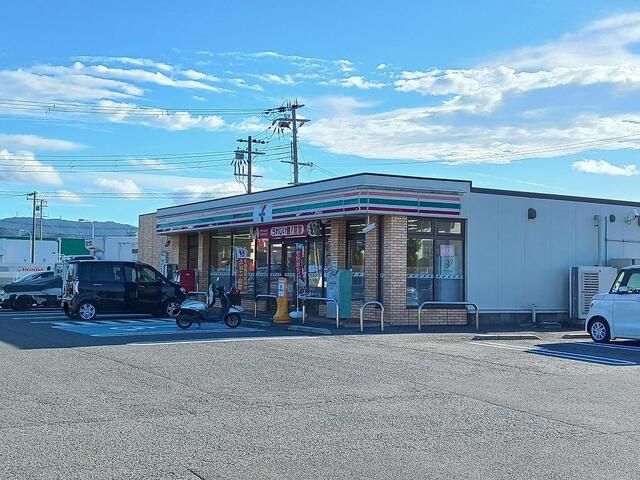 コンビニ　セブンイレブンマリーナ入口店様（コンビニ）まで500m