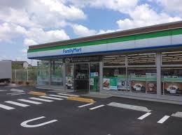 コンビニ　ファミリーマート 西大泉四丁目店（コンビニ）まで939m