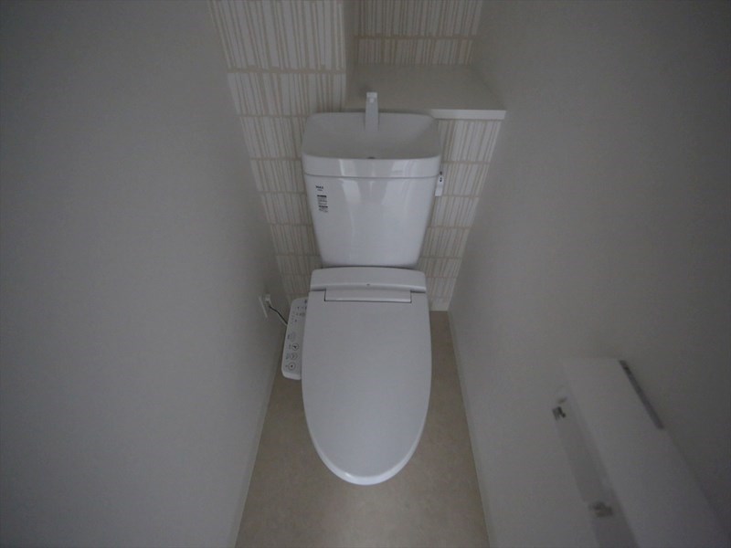 トイレ　温水洗浄暖房便座付きトイレ