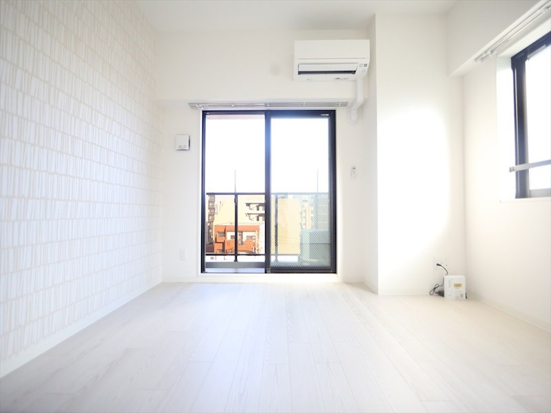 バルコニー　洋室7.59帖　2面採光　エアコン完備　バルコニー