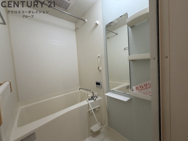 バス・シャワールーム　シンプルな浴室