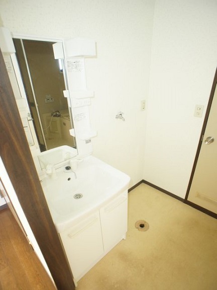 洗面設備　洗髪洗面化粧台がある洗面所です。