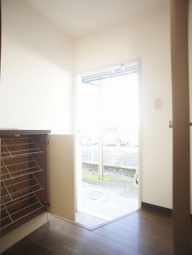 玄関　玄関にはシューズボックスがあります。