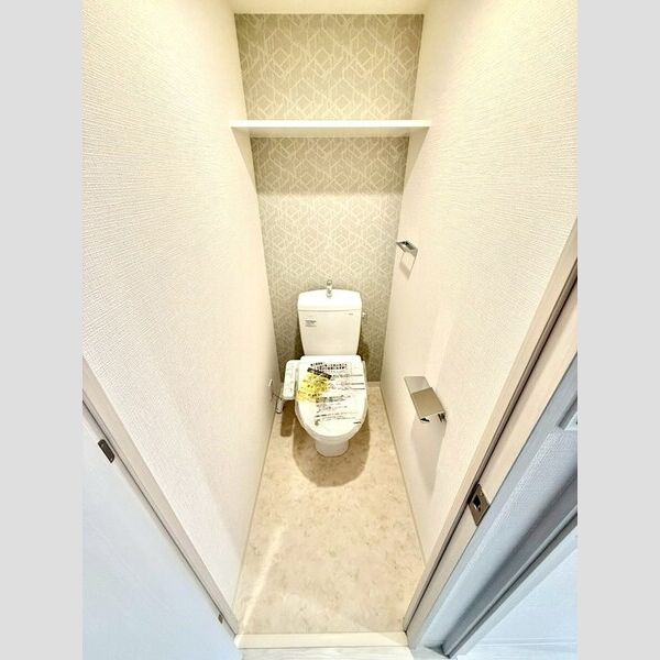 トイレ　（シャワー付き）