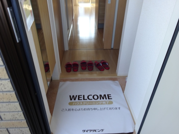 玄関　玄関を入ると廊下があります