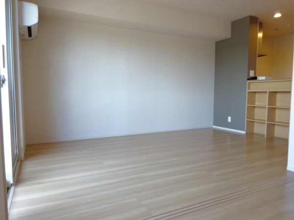 居室・リビング　日当たり良好仕切りを開けて使えば広く使えます!