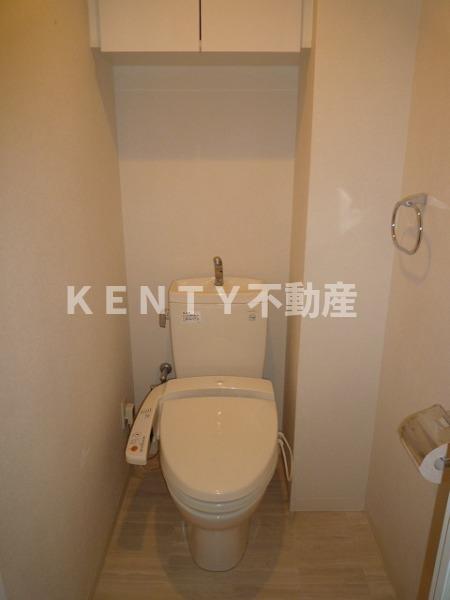 トイレ　落ち着いた色調のトイレです