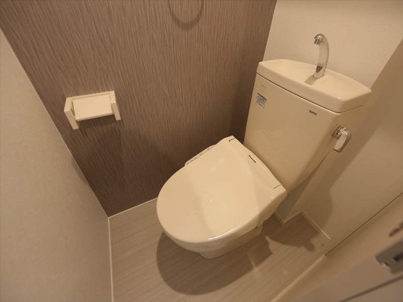 トイレ　温水洗浄暖房便座付トイレ