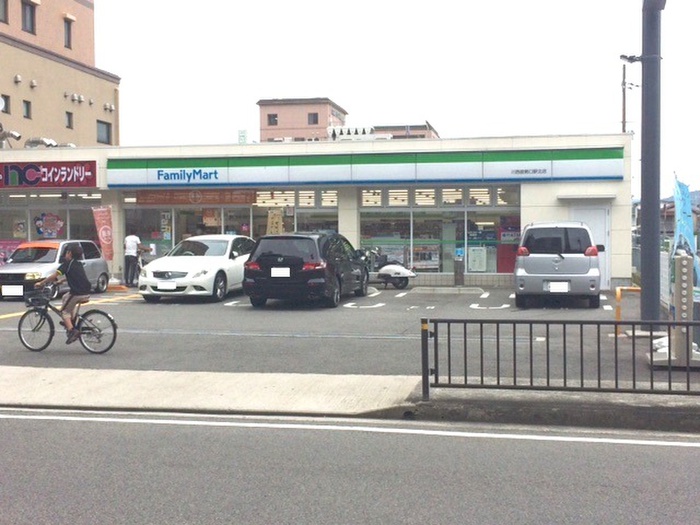 コンビニ　ファミリーマート（コンビニ）まで352m