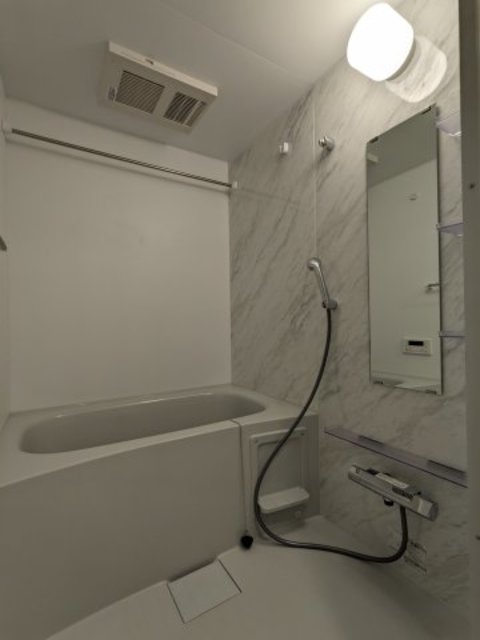 バス・シャワールーム　バスルーム