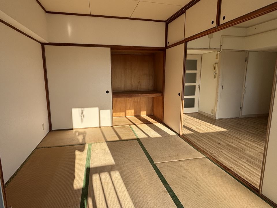 居室・リビング　和室６．０畳（ベランダ側）