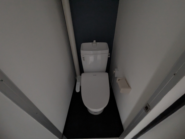 トイレ　ウォシュレット完備。暖房便座なので寒い冬でも心地よく座れます