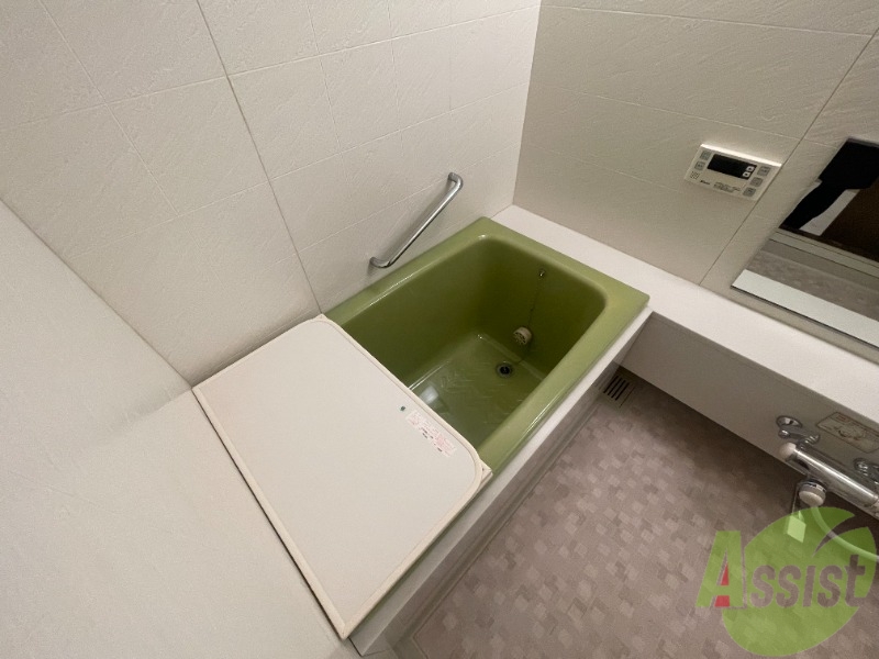 バス・シャワールーム　追い焚き機能つきなので、日ごろの疲れを癒せそうです。