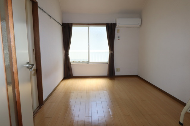 居室・リビング　※別号室の写真になります。