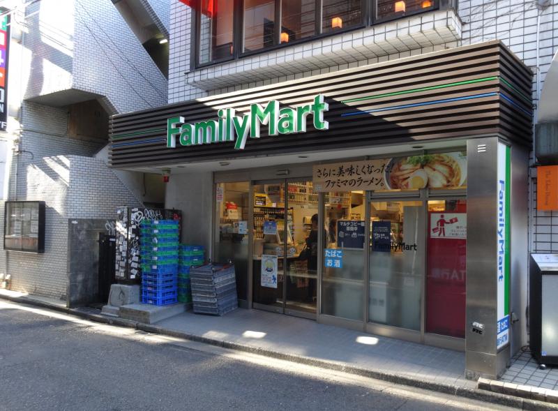 コンビニ　ファミリーマート 南青山五丁目店（コンビニ）まで86m