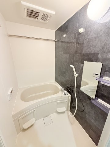 バス・シャワールーム　施工中。別部屋の写真です。