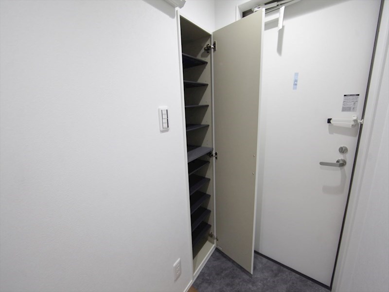 玄関　玄関　シューズボックス付