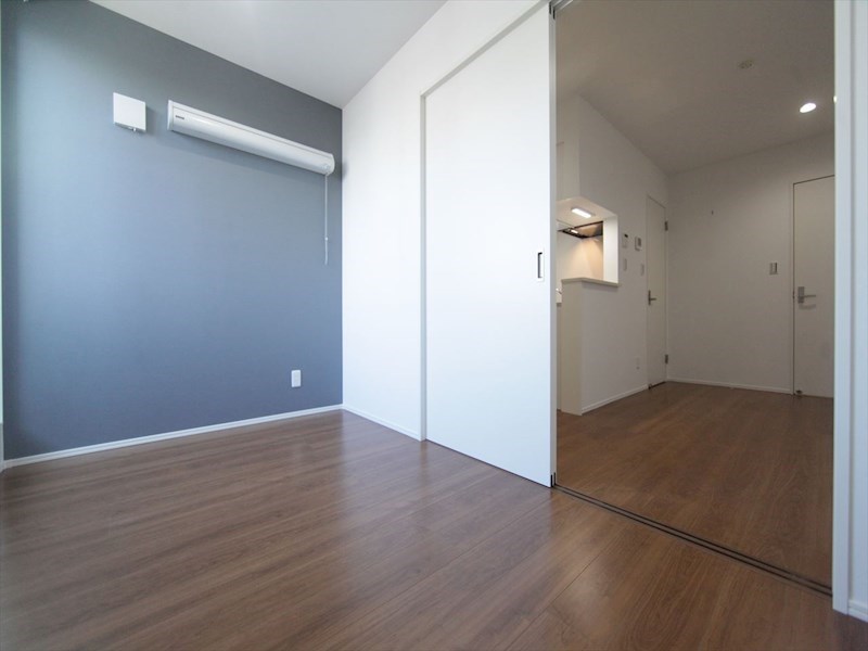 その他部屋・スペース　洋室4.7帖　エアコン付　収納充実　バルコニー