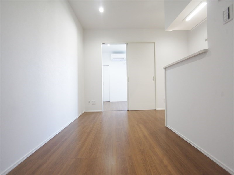 居室・リビング　LDK7.9帖　カウンターキッチン　洋室と繋げて使用もOK