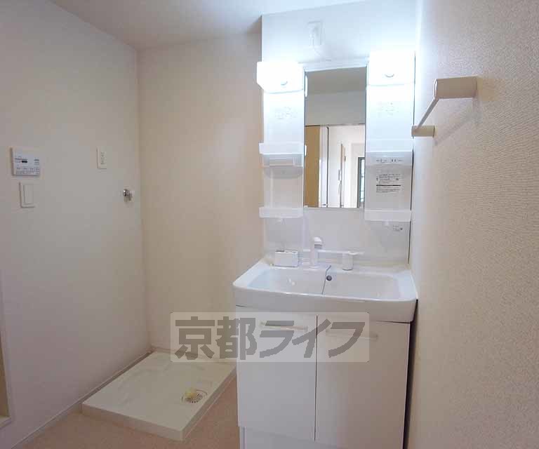 洗面設備　立派な洗面台