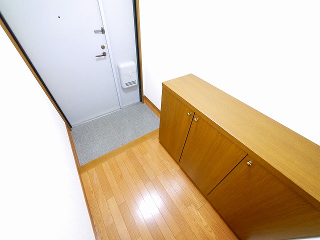 玄関　収納もある玄関です