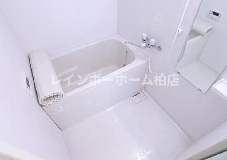 バス・シャワールーム　落ち着いた空間のお風呂です