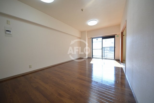 居室・リビング　ベルンガーデン東平　開放的な室内